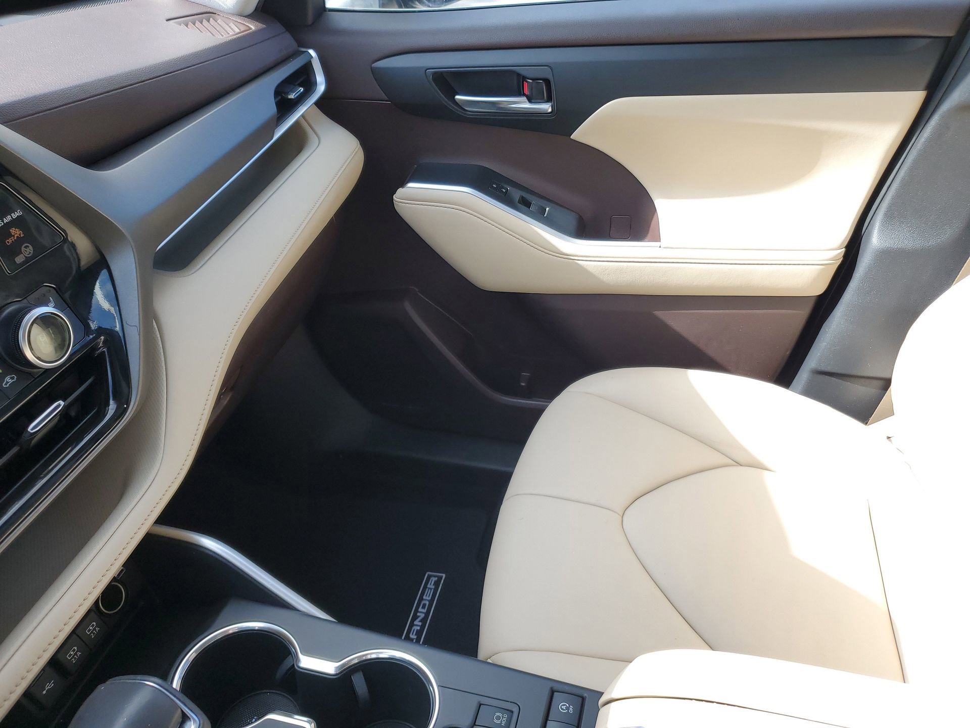 Used 2021 Toyota Highlander XLE image 27