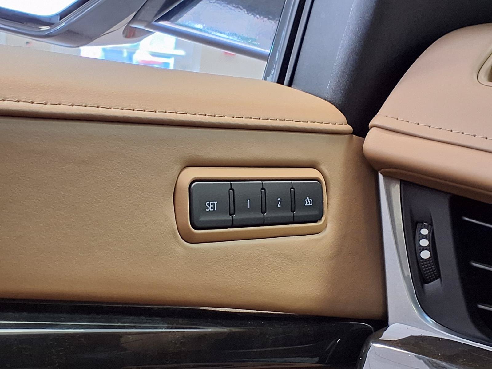 Used 2019 Cadillac Escalade ESV Platinum AWD/4WD image 36