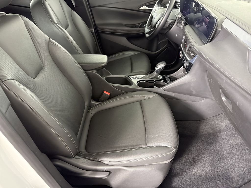 Used 2024 Buick Encore GX Sport Touring image 11