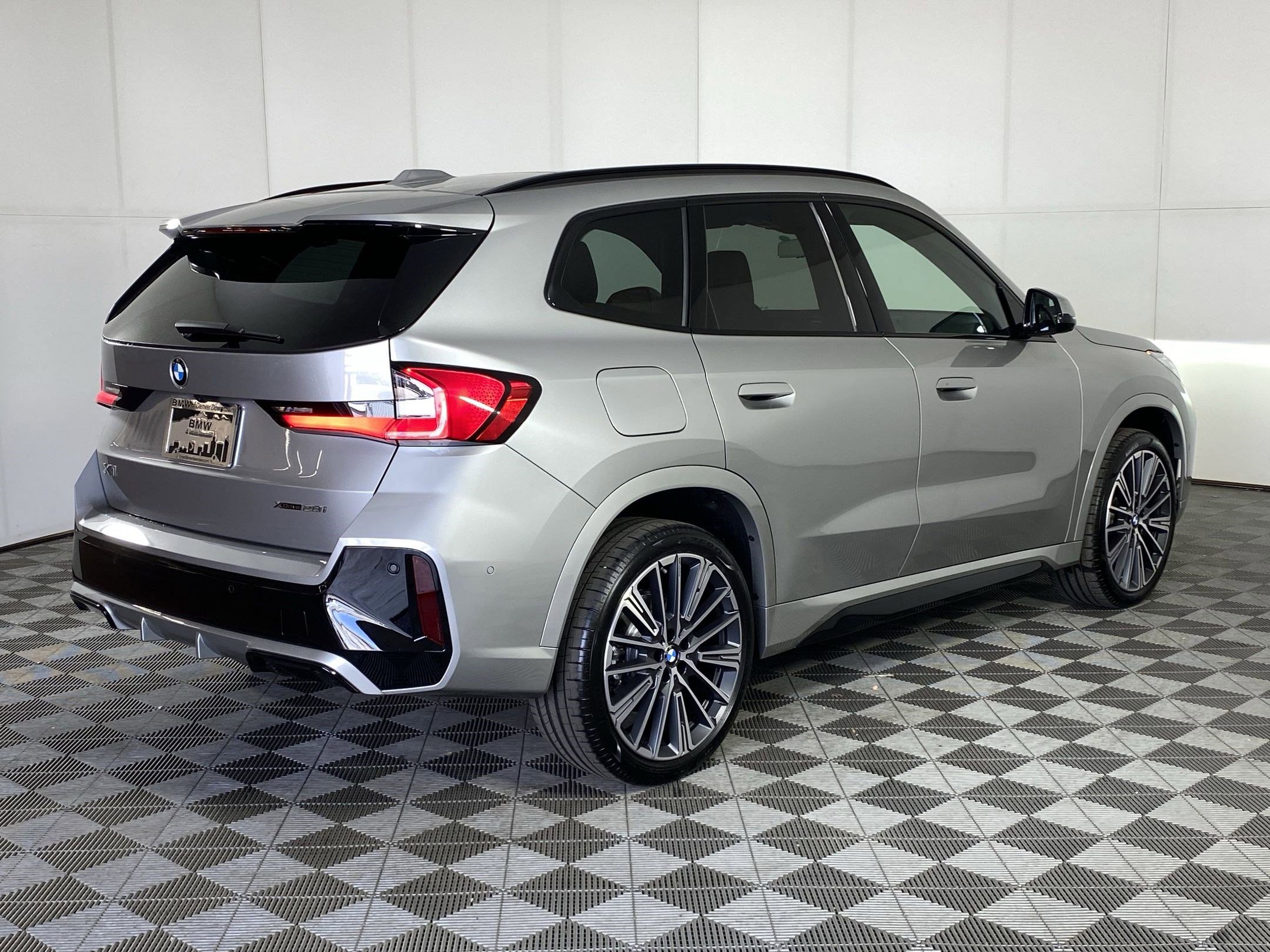 Used 2025 BMW X1 xDrive28i w/ Technology Package image 8