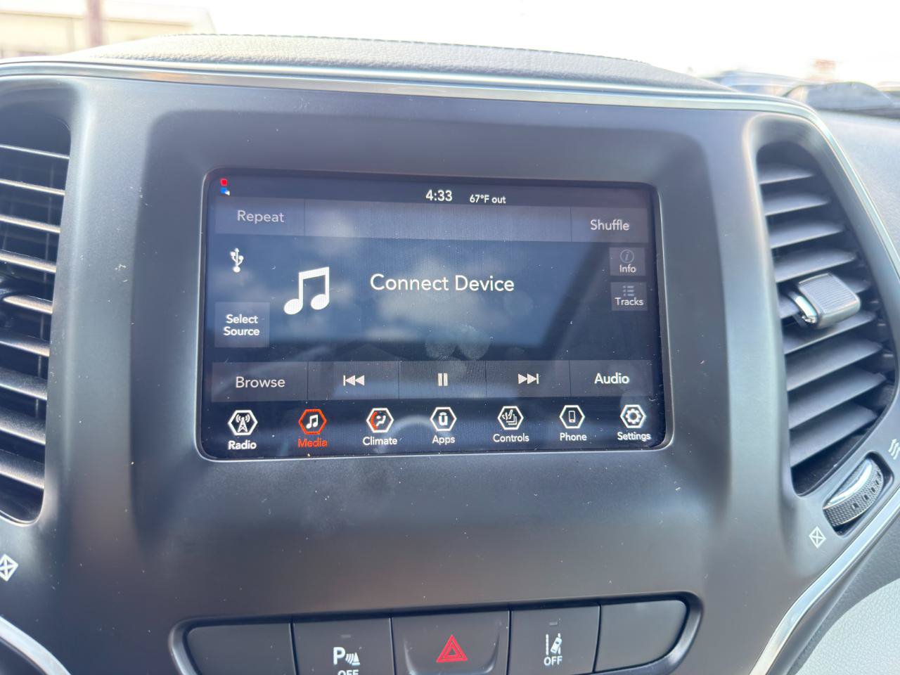 Used 2021 Jeep Cherokee Latitude Lux w/ Sun & Sound Group AWD/4WD image 48
