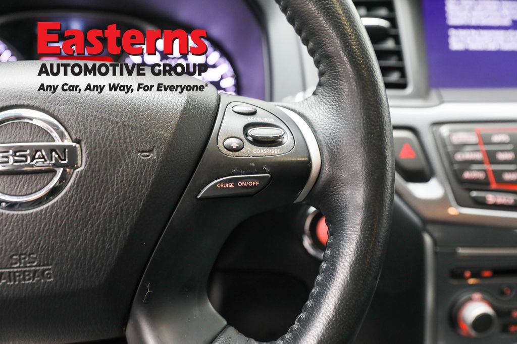 Used 2020 Nissan Pathfinder SL image 16