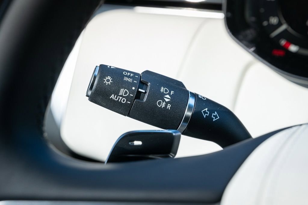 Used 2025 Land Rover Range Rover Long Wheelbase Autobiography image 31
