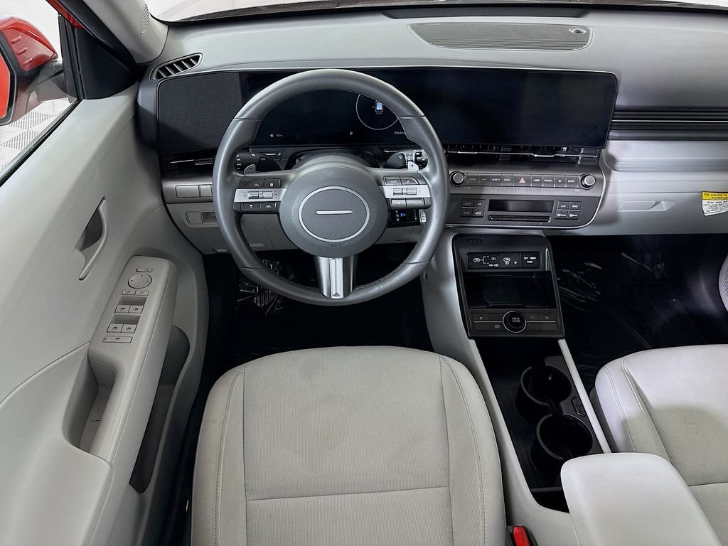 Used 2024 Hyundai Kona SEL w/ Convenience Package FWD image 3