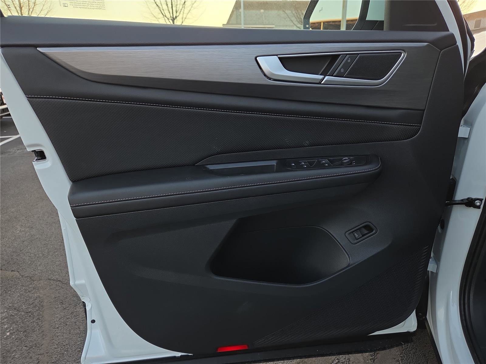 New 2026 Volkswagen Atlas Cross Sport SE image 12