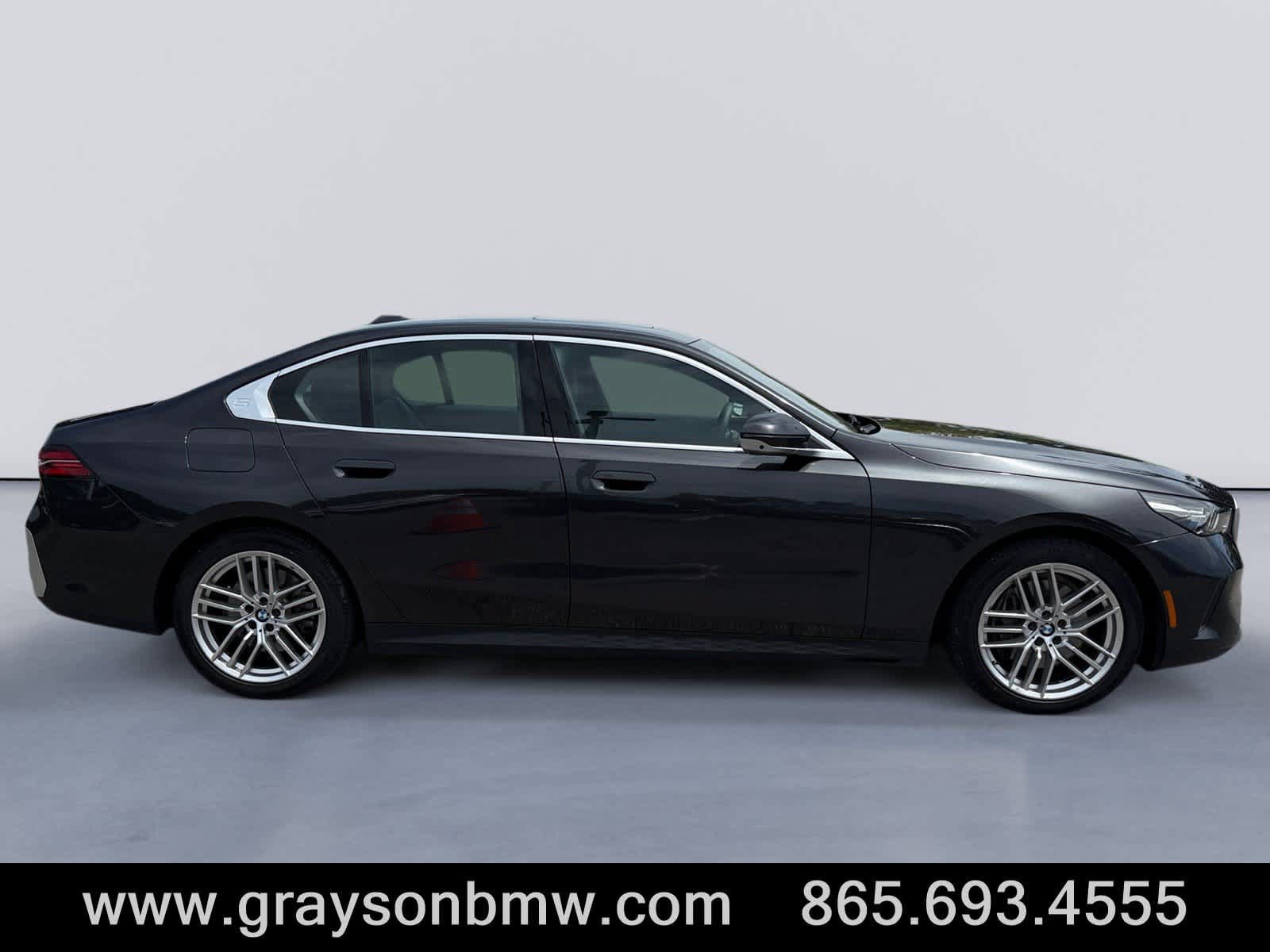 Used 2025 BMW 540i xDrive AWD/4WD image 2