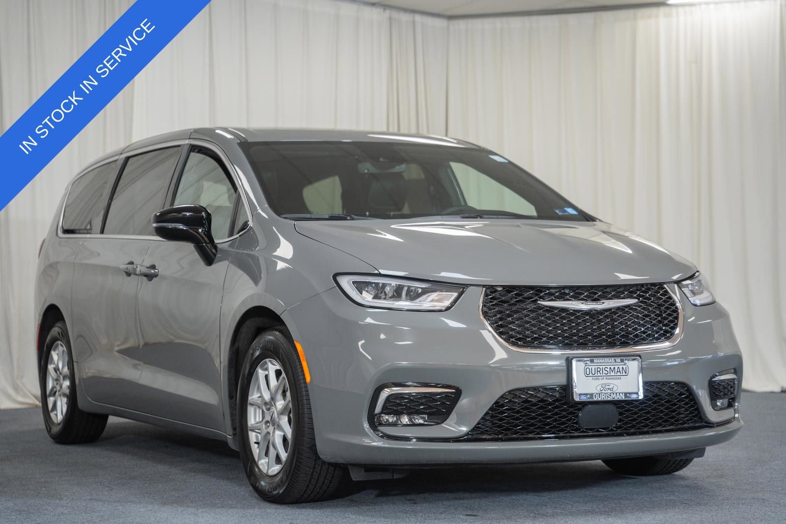 Used 2025 Chrysler Pacifica Select