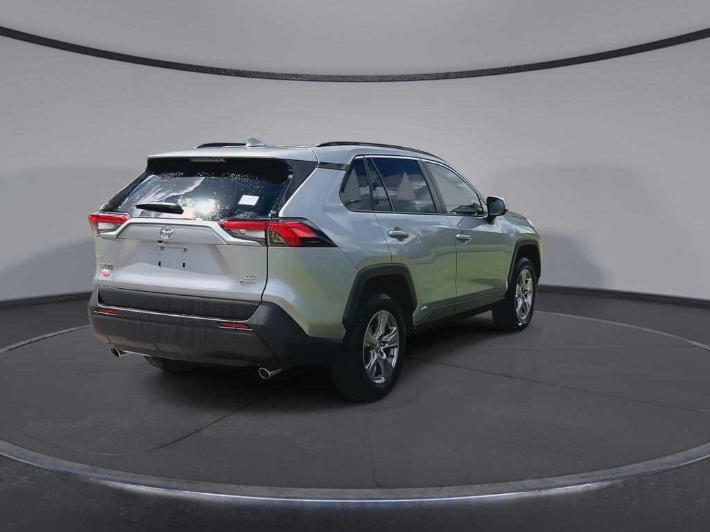 Used 2025 Toyota RAV4 LE AWD/4WD image 8