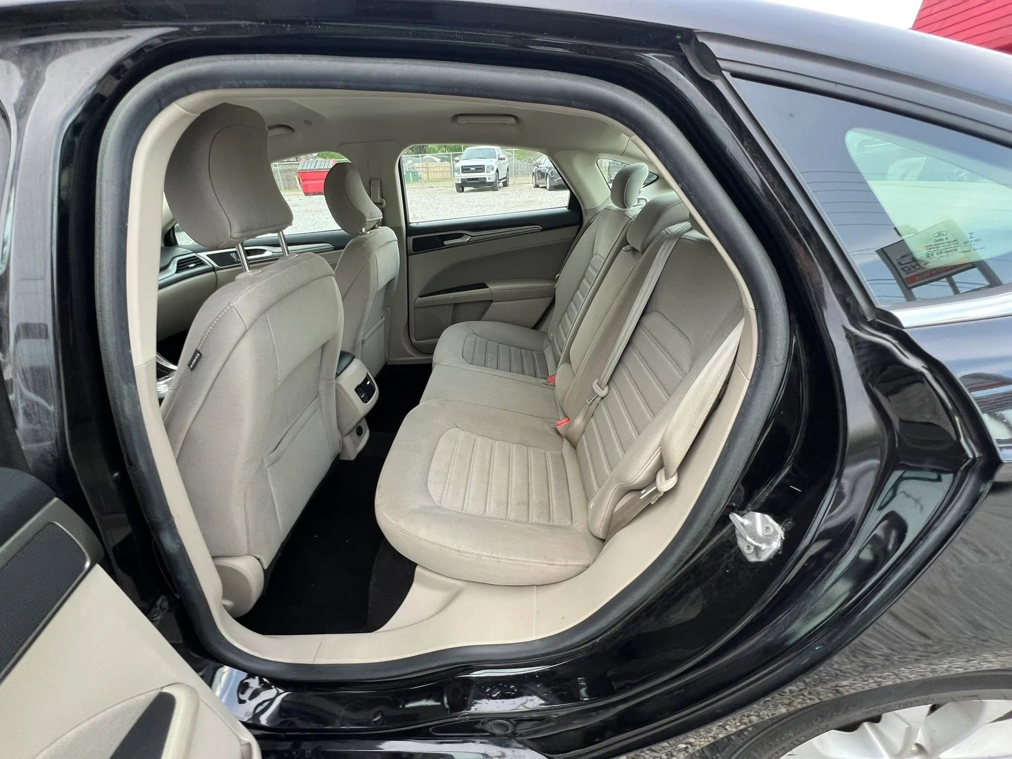Used 2019 Ford Fusion SE image 12