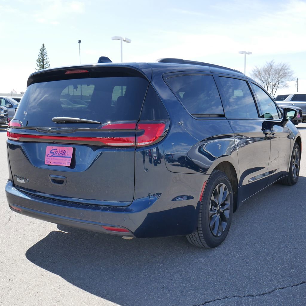 Used 2021 Chrysler Pacifica Touring-L w/ S Appearance Package FWD image 11
