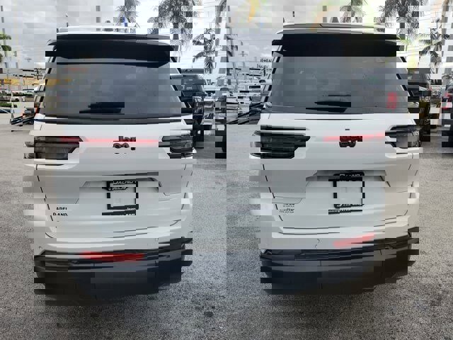 Used 2023 Jeep Grand Cherokee L Laredo image 6