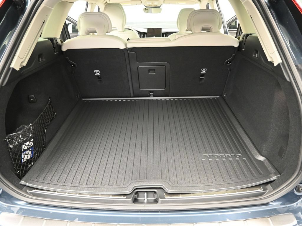 New 2026 Volvo XC60 B5 Ultra w/ Protection Package Premier AWD/4WD image 14