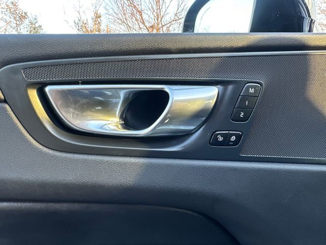 Used 2024 Volvo XC60 B5 Core image 25