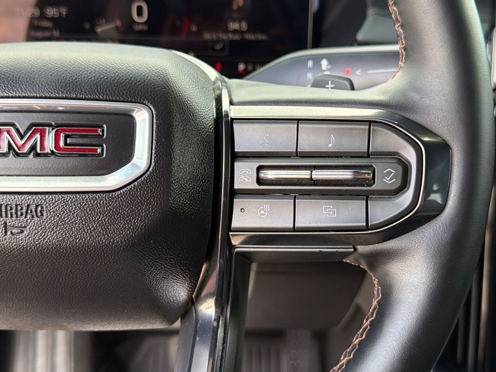 Used 2025 GMC Acadia AT4 w/ LPO, Floor Liner Package AWD/4WD image 18