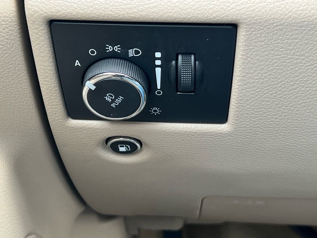 Used 2018 Jeep Grand Cherokee Overland image 32