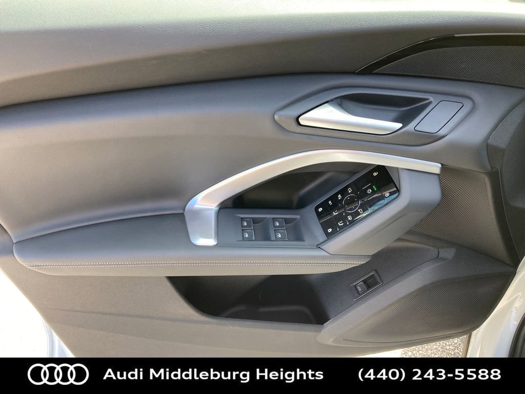 Used 2025 Audi Q5 Premium w/ Convenience Package image 12