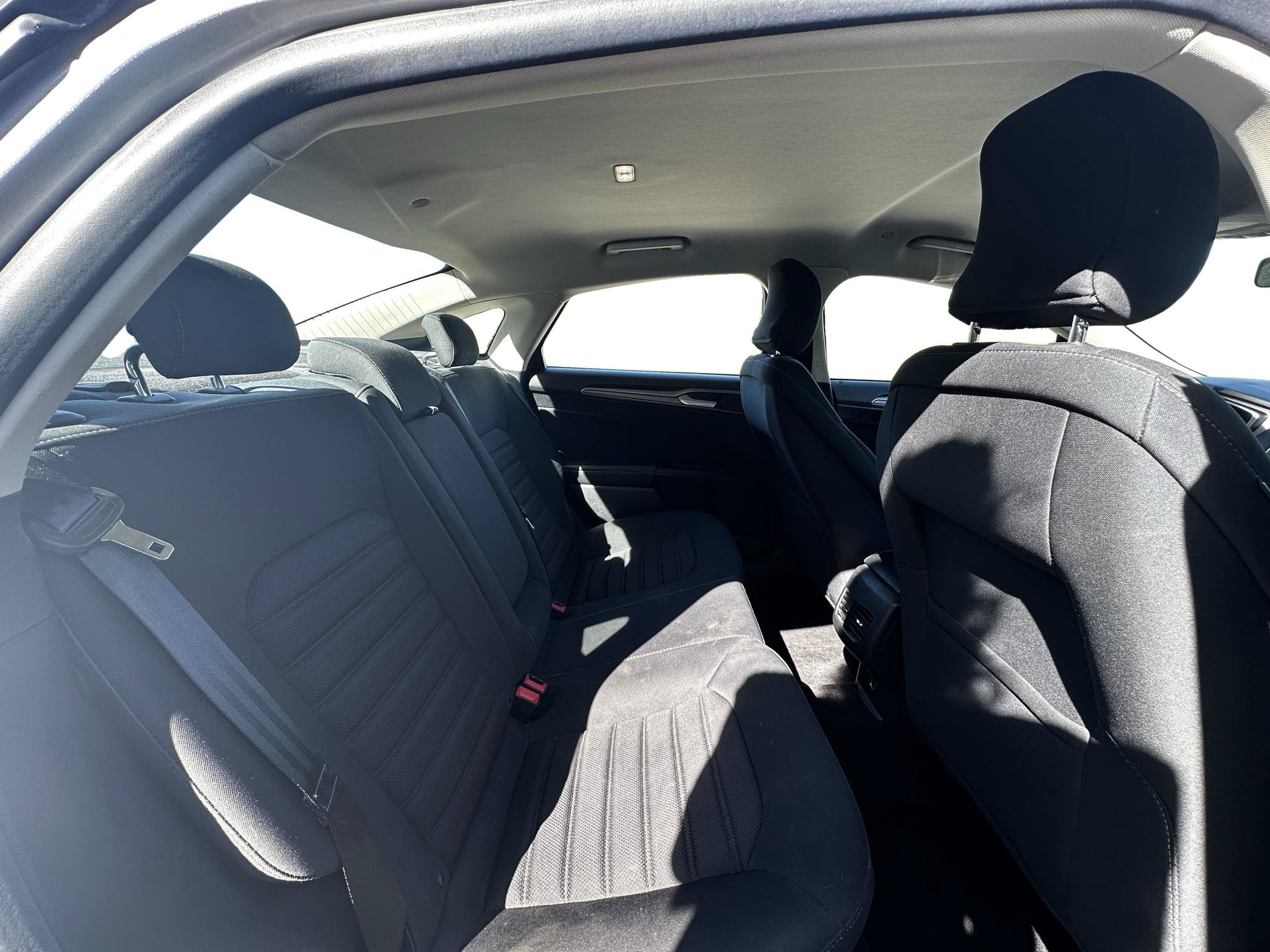 Used 2018 Ford Fusion SE FWD image 25