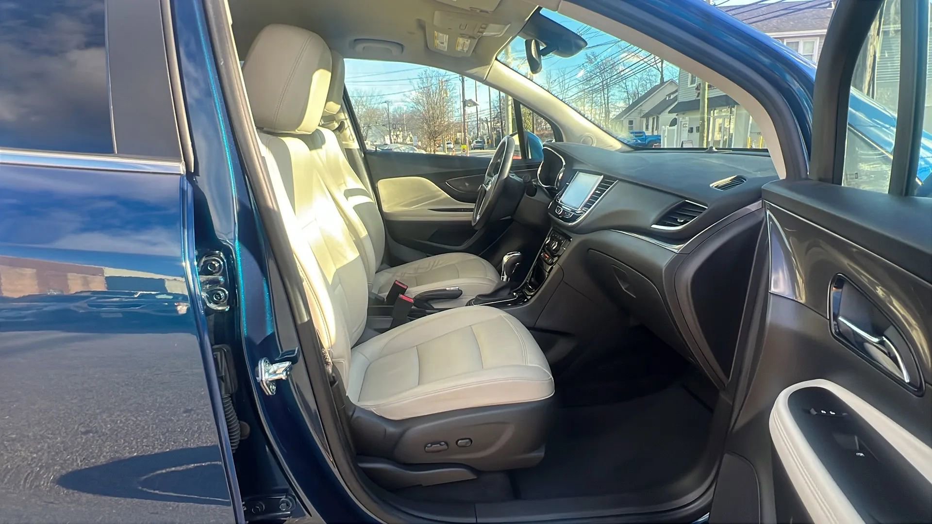 Used 2019 Buick Encore Essence image 31