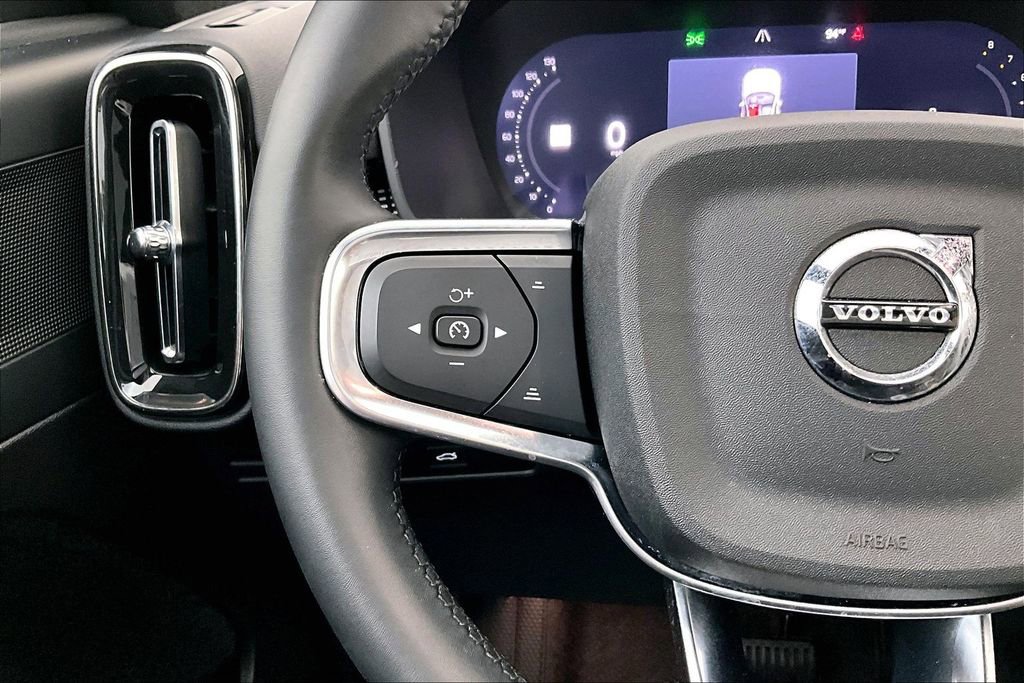 Certified 2025 Volvo XC40 B5 Plus image 27