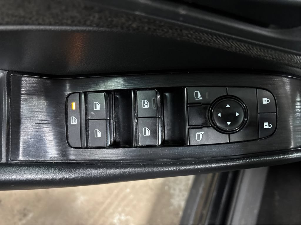 Used 2023 Nissan Rogue S AWD/4WD image 32