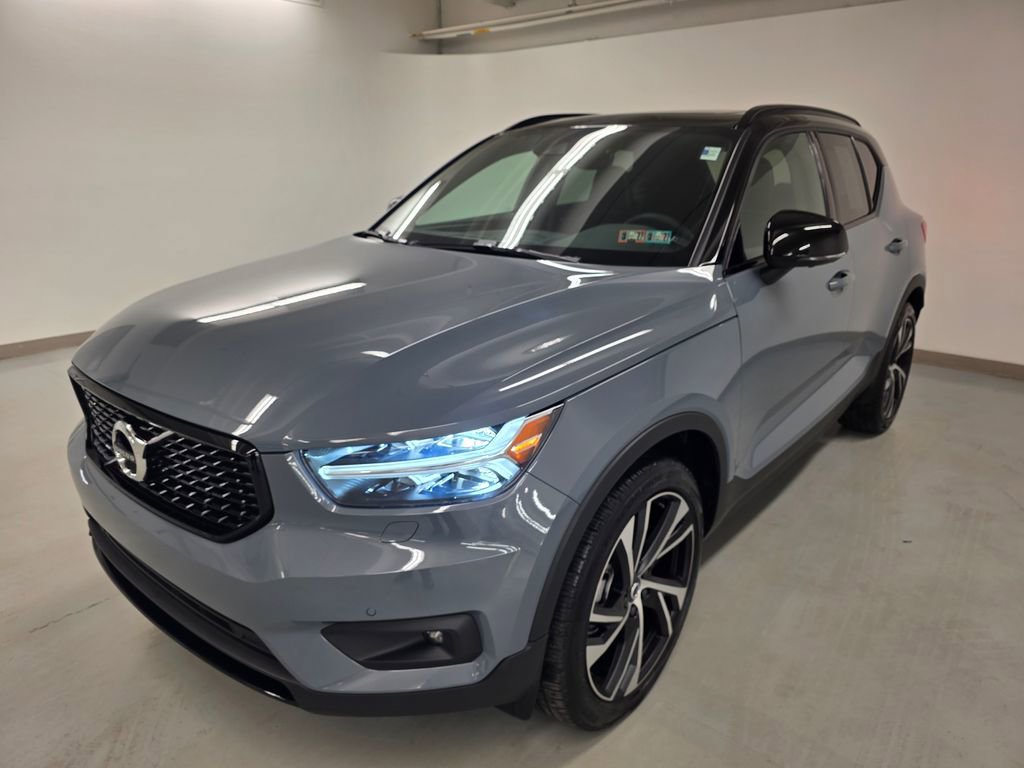 Used 2022 Volvo XC40 T5 R-Design w/ Advanced Package image 7