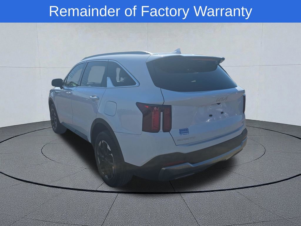 Used 2025 Kia Sorento S AWD/4WD image 4