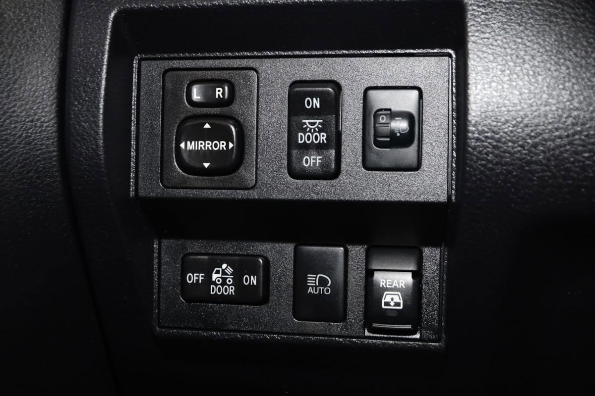 Used 2021 Toyota Tundra SR5 w/ SR5 Leather Package AWD/4WD image 28