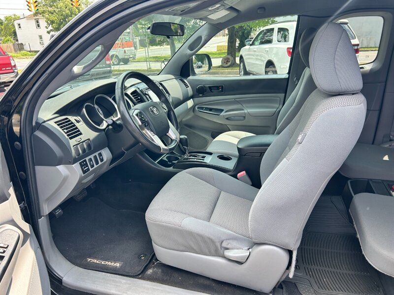 Used 2015 Toyota Tacoma 4x4 Access Cab V6 image 9