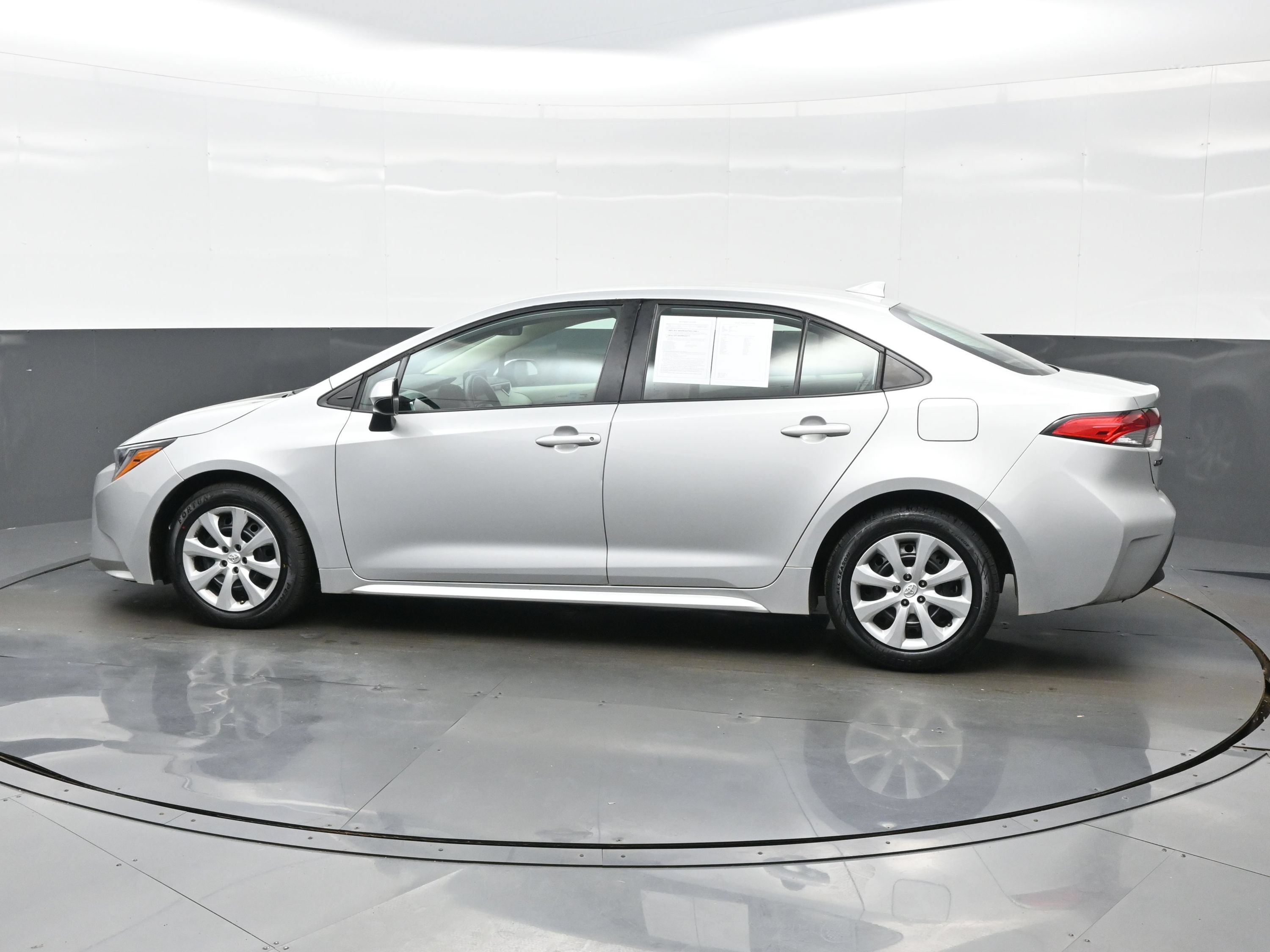 Used 2024 Toyota Corolla LE FWD image 3