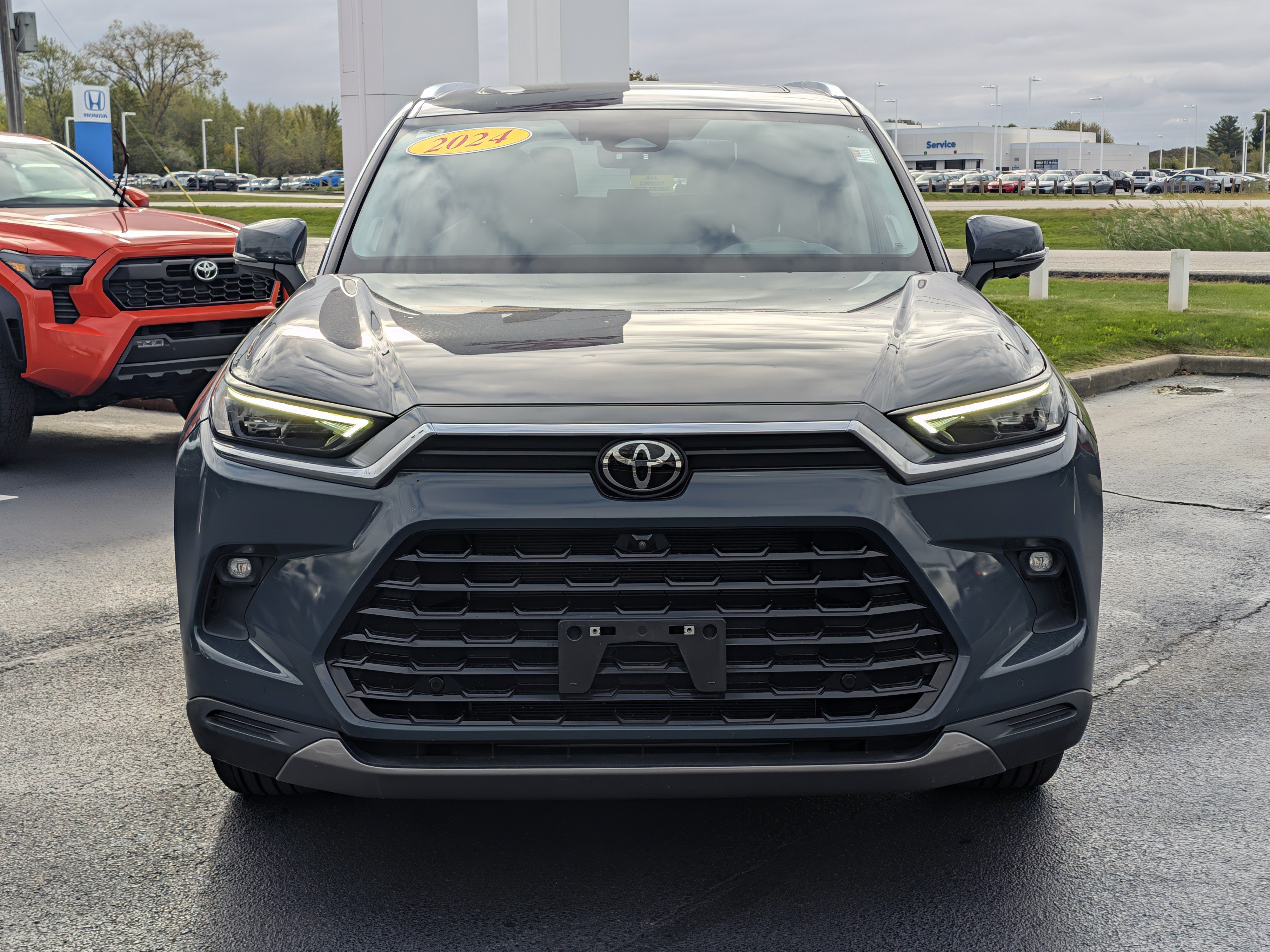 Used 2024 Toyota Grand Highlander AWD image 2