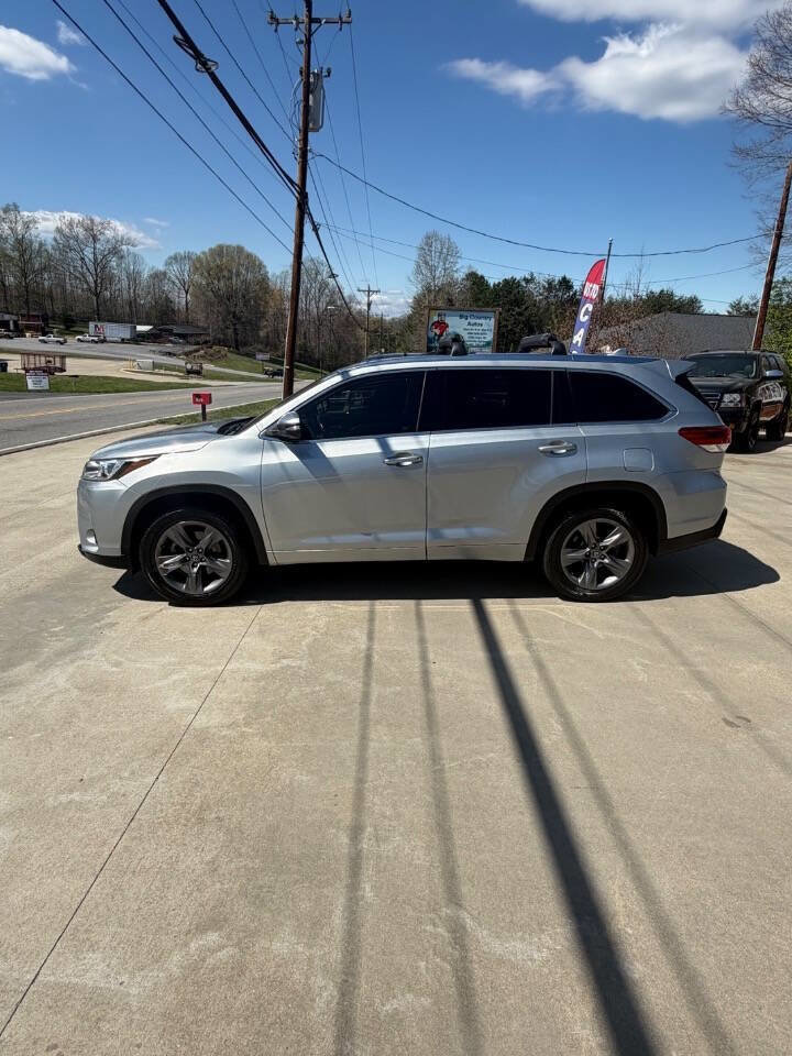 Used 2018 Toyota Highlander Limited Platinum image 3