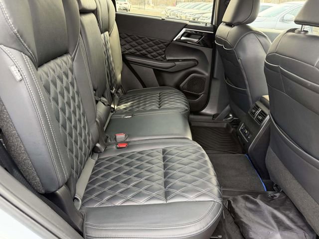 Used 2024 Mitsubishi Outlander SEL Black Edition image 10