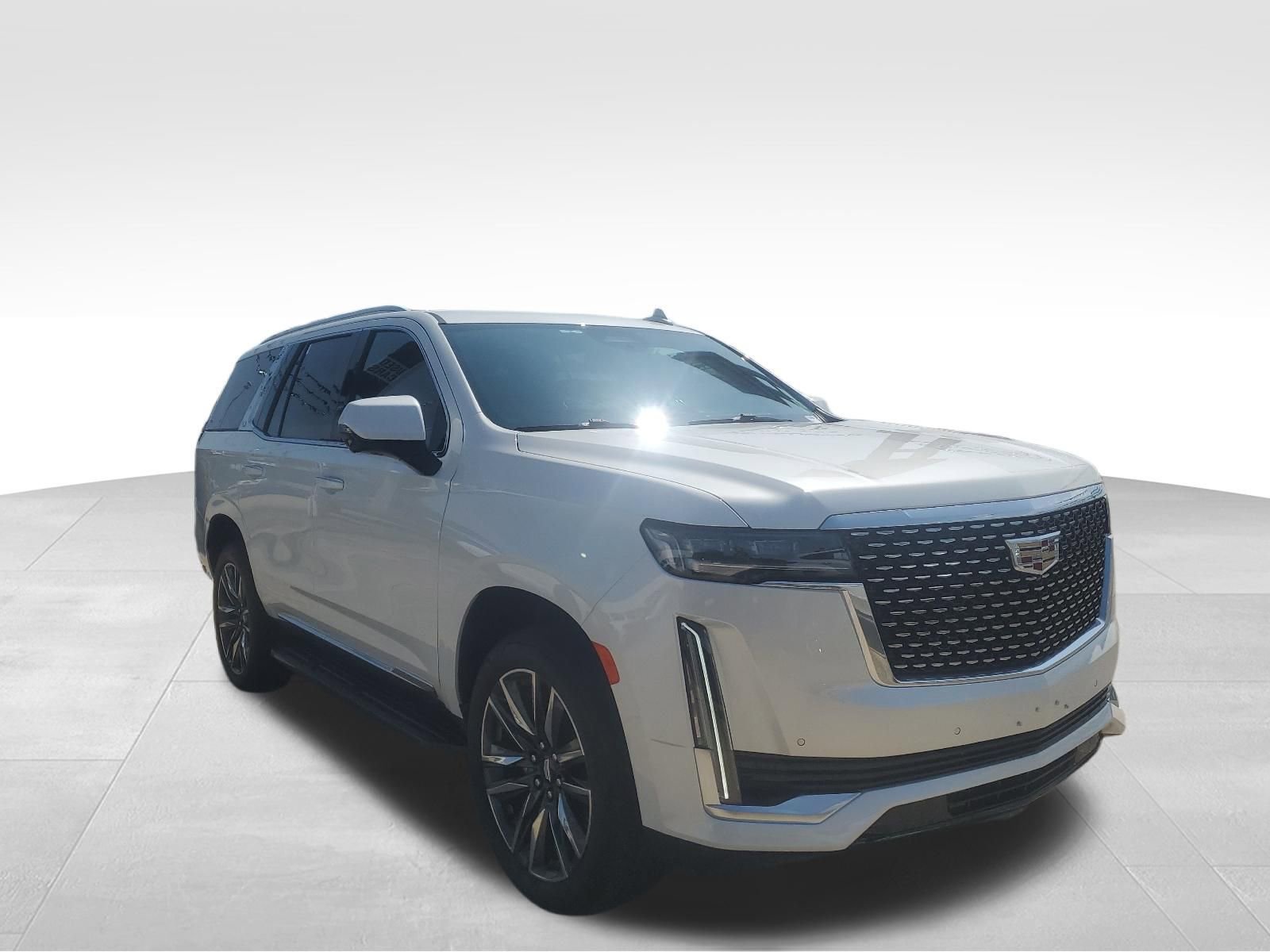 Used 2024 Cadillac Escalade Luxury RWD image 3