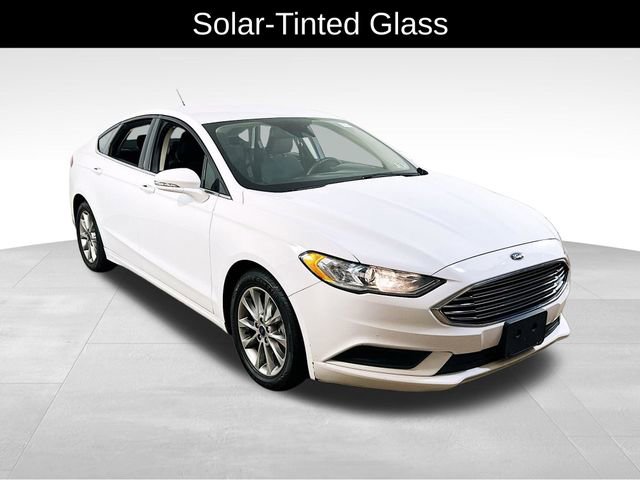 Used 2017 Ford Fusion SE FWD image 1