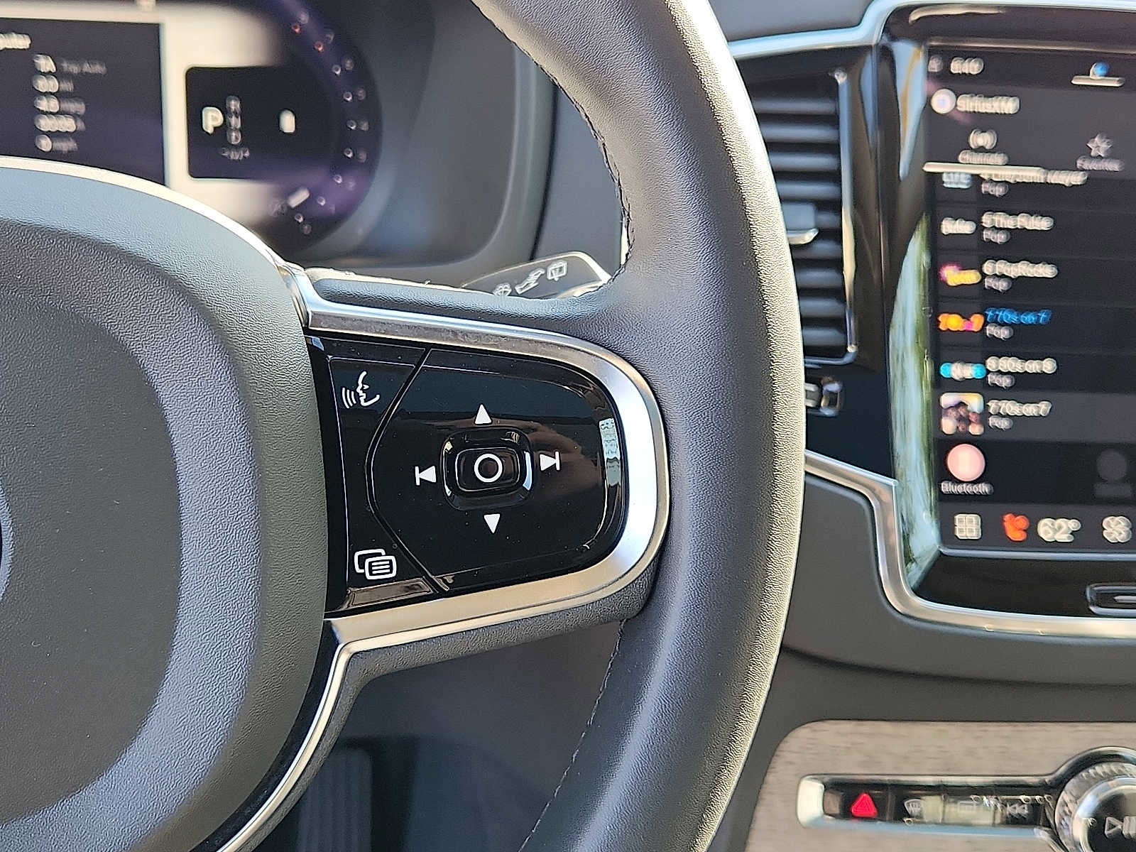 Certified 2023 Volvo XC90 B6 Ultimate w/ Protection Package Premier AWD/4WD image 21