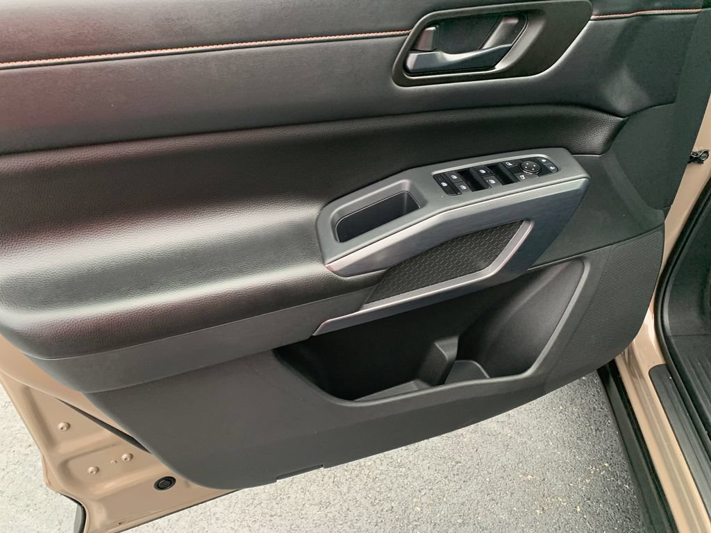 Used 2024 Nissan Pathfinder Rock Creek AWD/4WD image 19