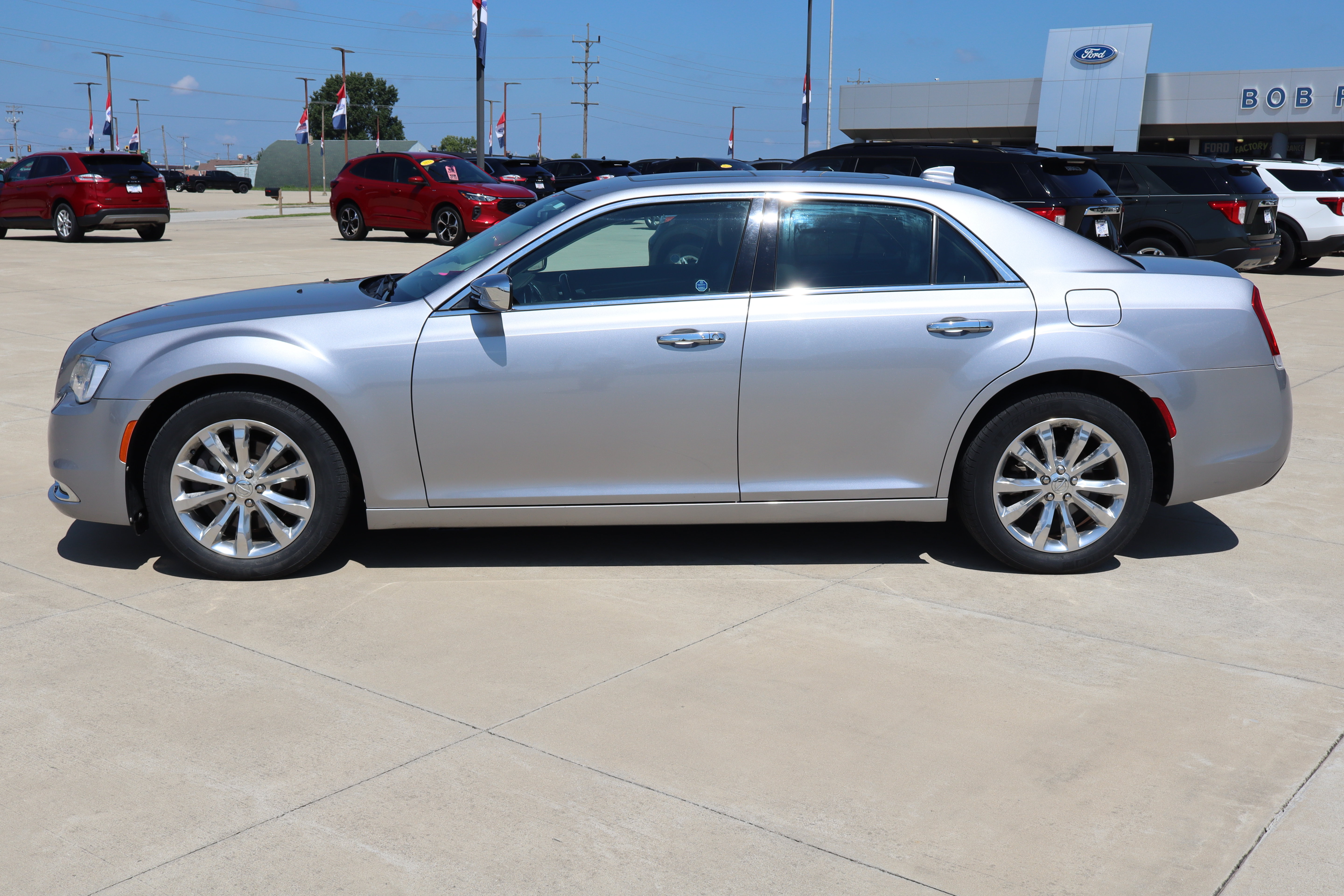 Used 2017 Chrysler 300 C AWD/4WD image 8