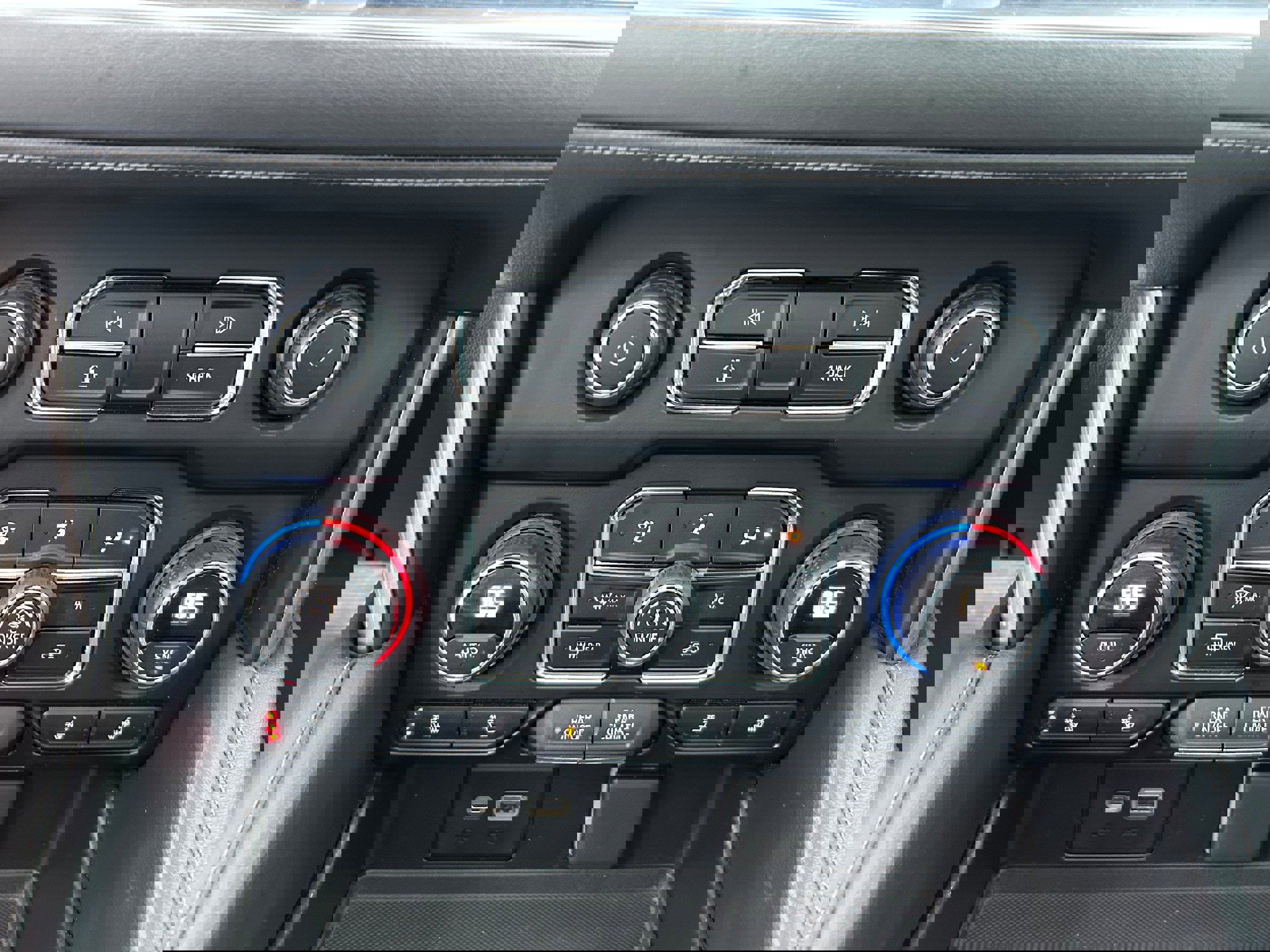 Used 2022 Chevrolet Tahoe Z71 w/ Luxury Package image 23