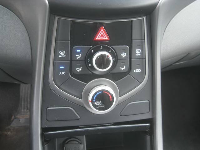 Used 2016 Hyundai Elantra SE FWD image 18