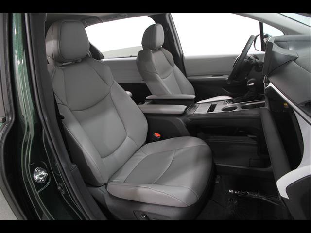 Used 2026 Toyota Sienna XLE FWD image 17