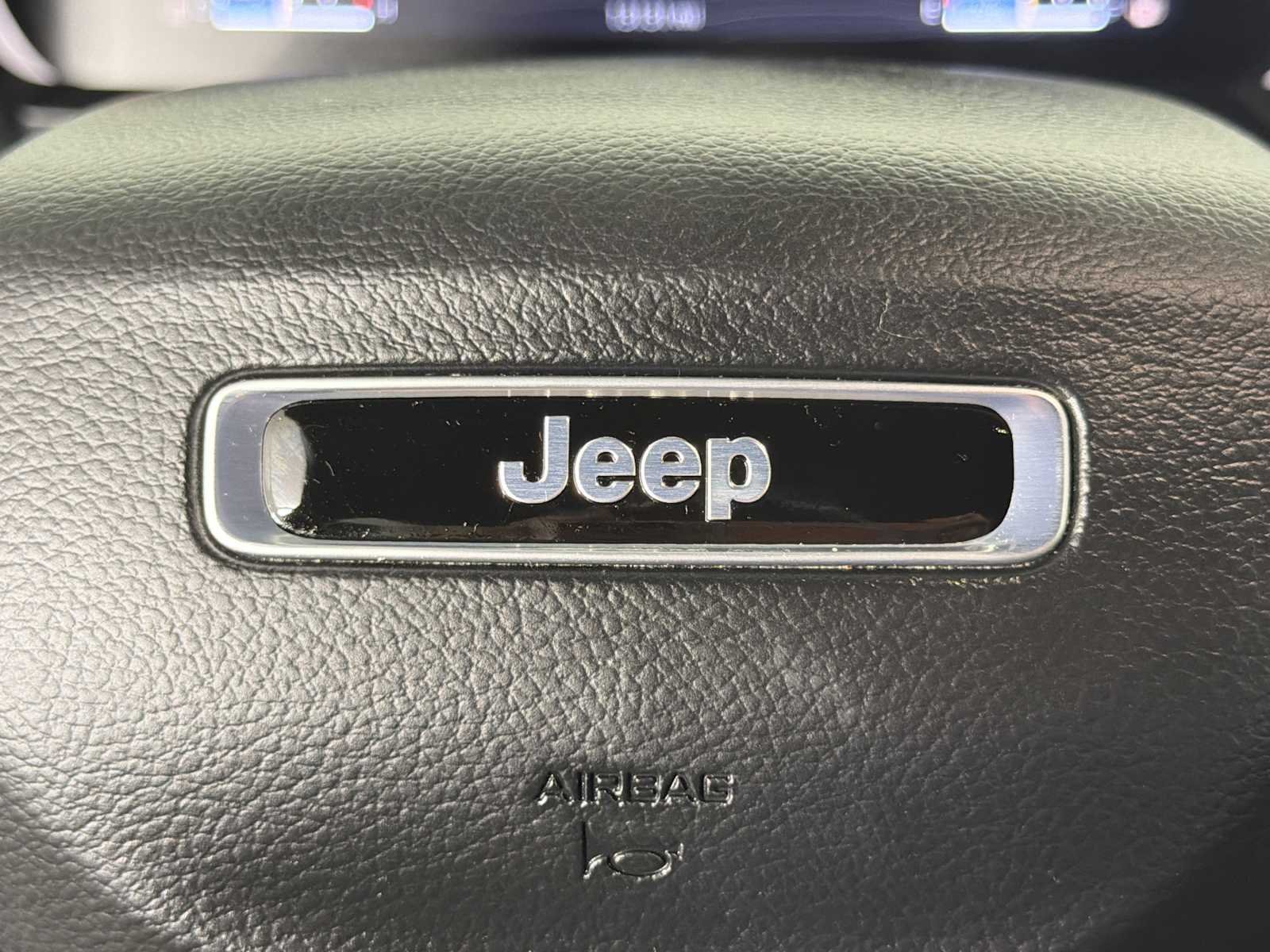 Used 2025 Jeep Grand Cherokee Limited w/ Black Appearance Package AWD/4WD image 24