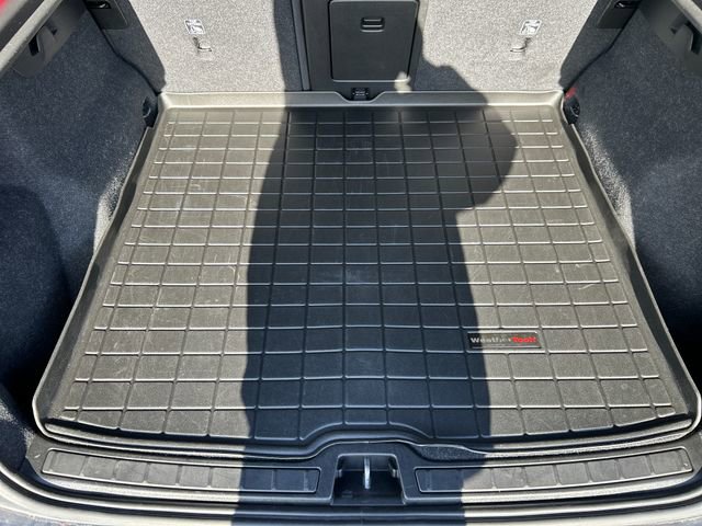 Used 2022 Volvo XC40 P8 Recharge Plus image 15