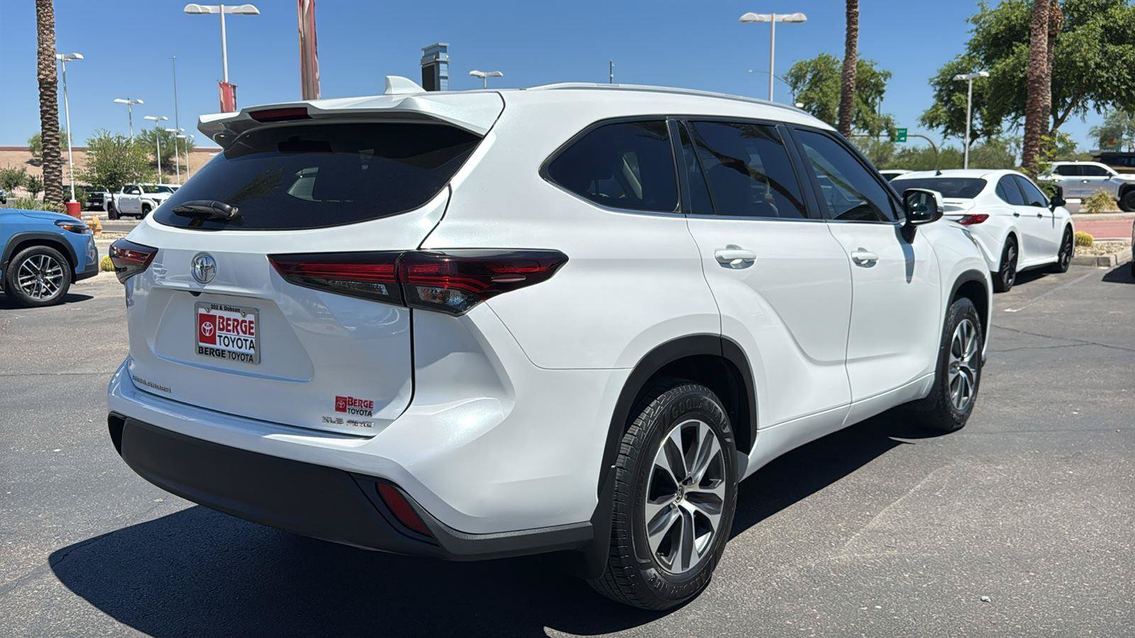 Used 2024 Toyota Highlander XLE AWD/4WD image 8