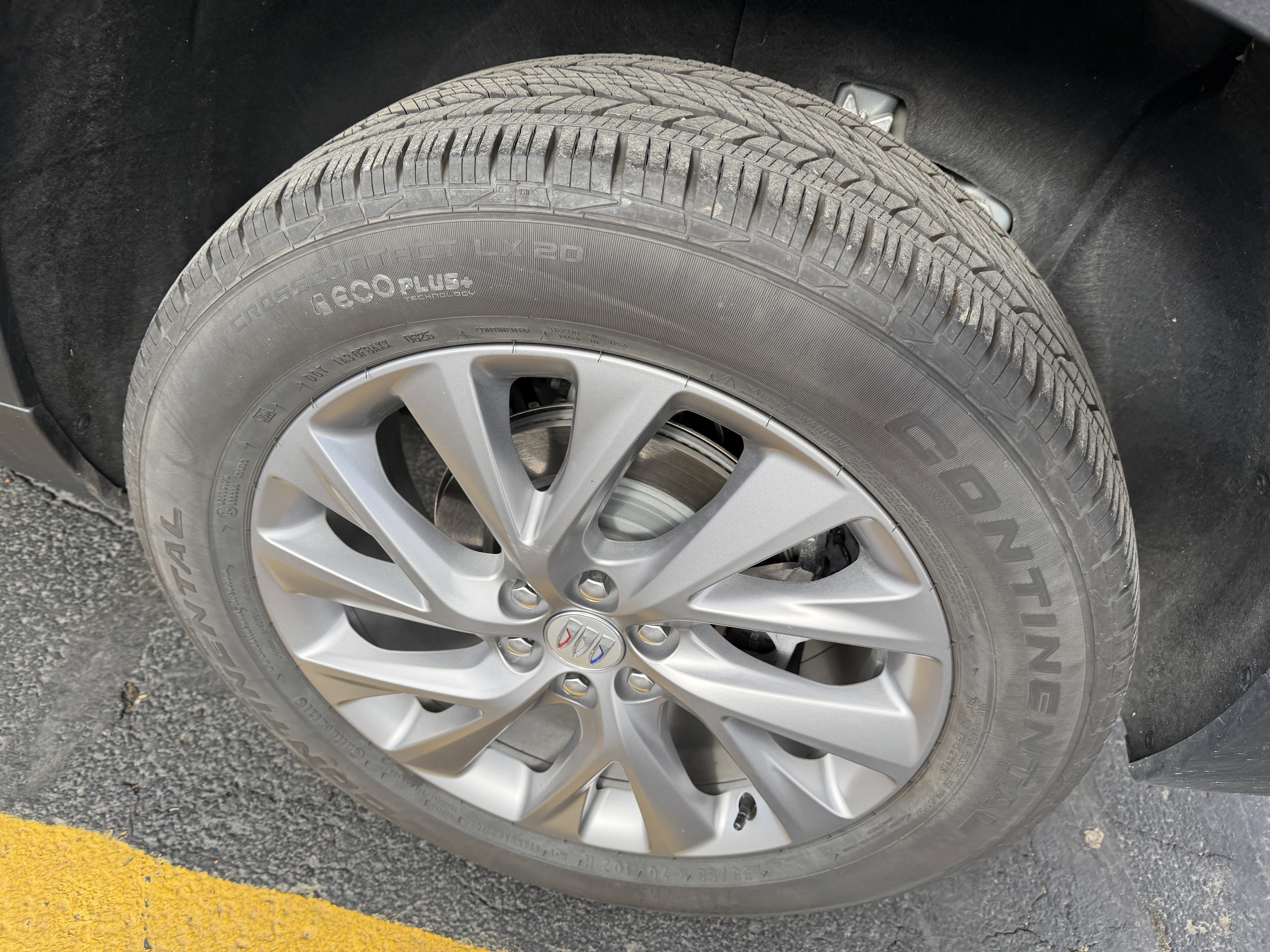 Used 2025 Buick Enclave Preferred AWD/4WD image 9