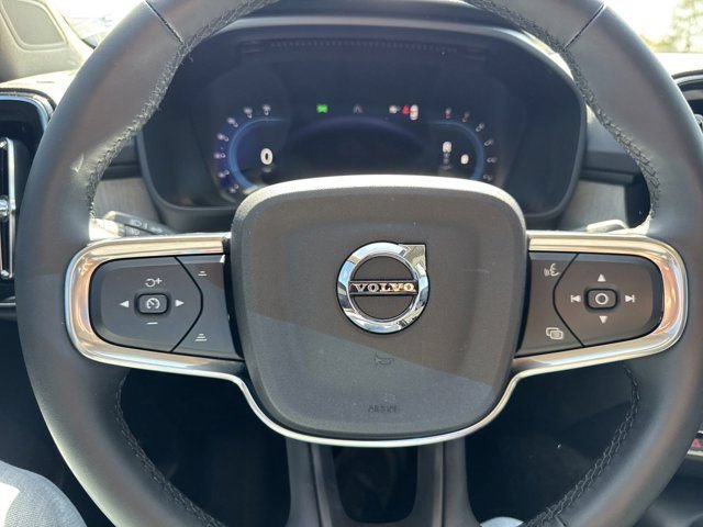 Certified 2025 Volvo XC40 B5 Core w/ Protection Package Premier AWD/4WD image 31