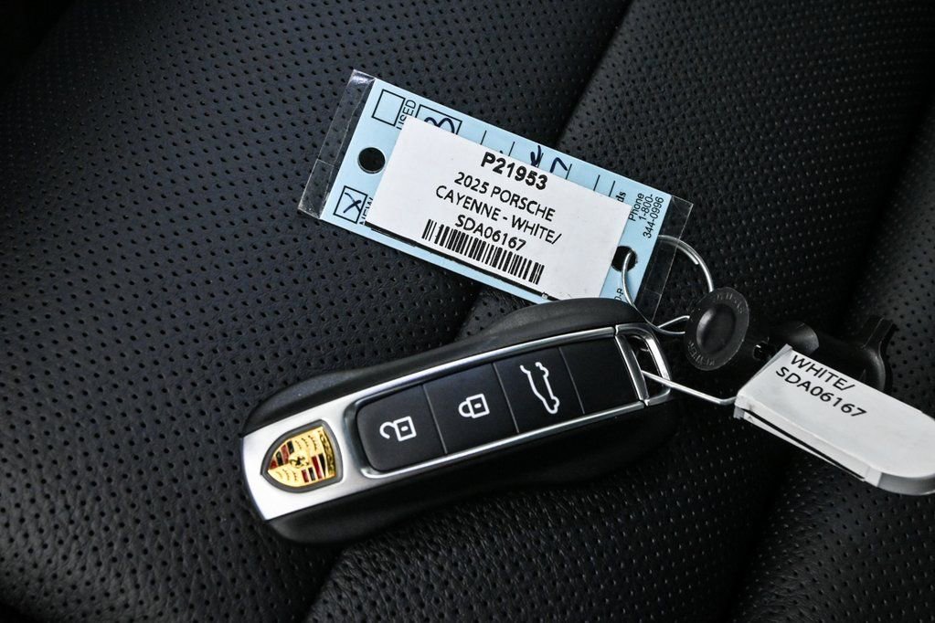 Certified 2025 Porsche Cayenne image 45