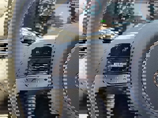 New 2025 Hyundai Elantra SEL image 4