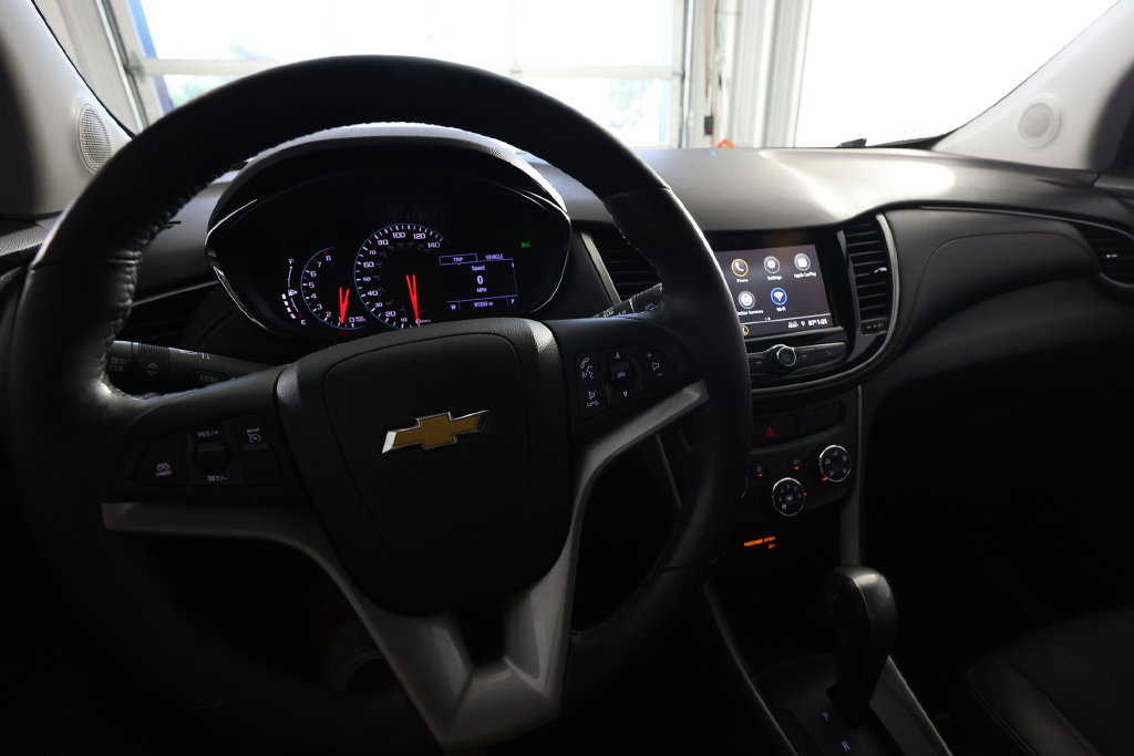 Used 2019 Chevrolet Trax LT w/ LT Convenience Package FWD image 17