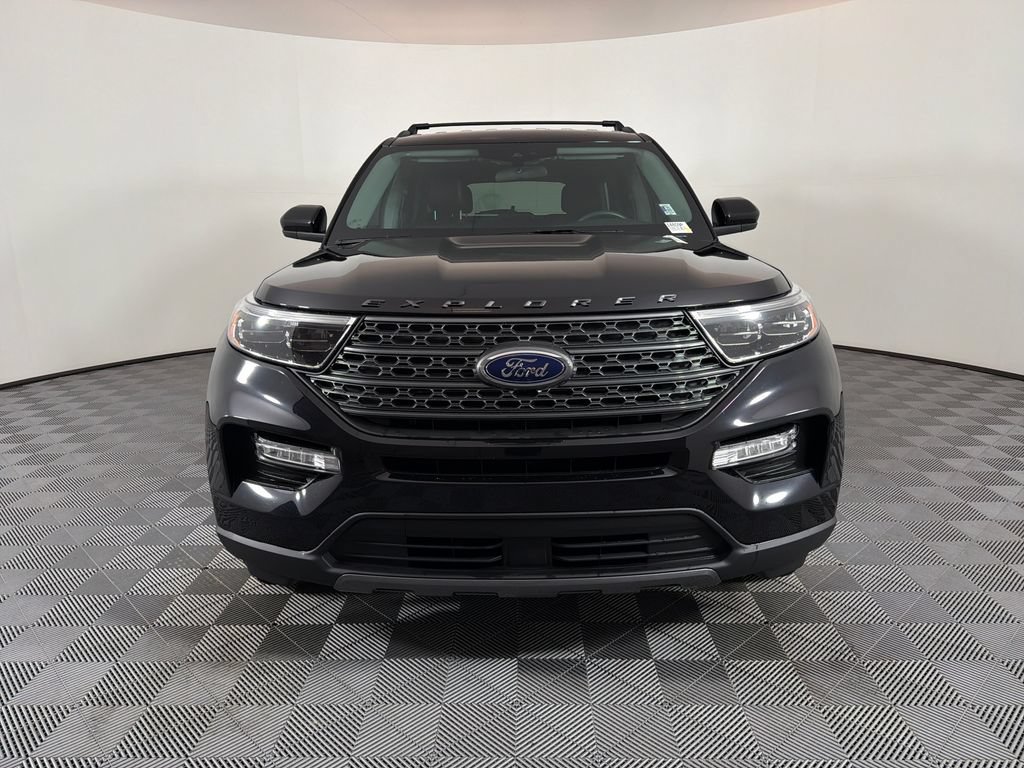 Used 2024 Ford Explorer XLT w/ Equipment Group 202A AWD/4WD image 8