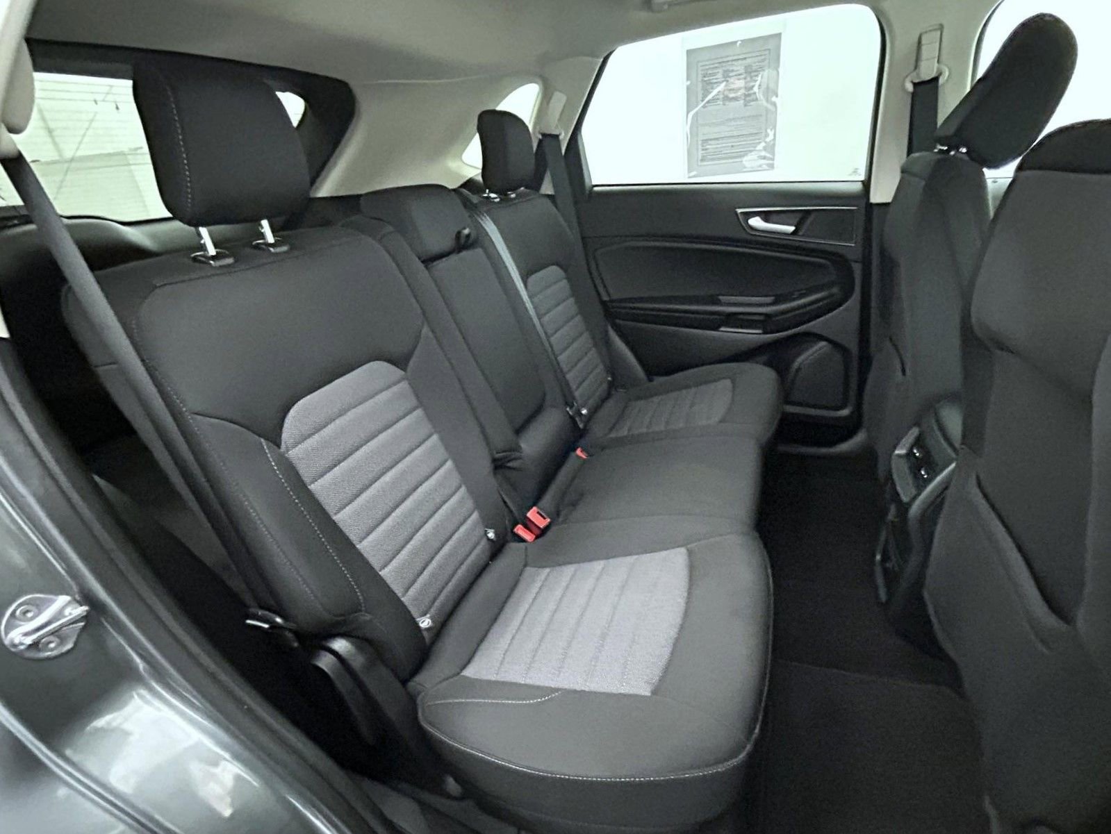 Used 2024 Ford Edge SE w/ Black Appearance Package AWD/4WD image 18